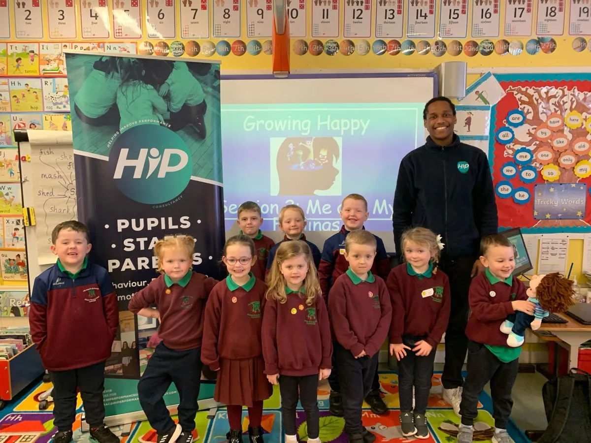 HIP Psychology facilitator with primary-school pupils